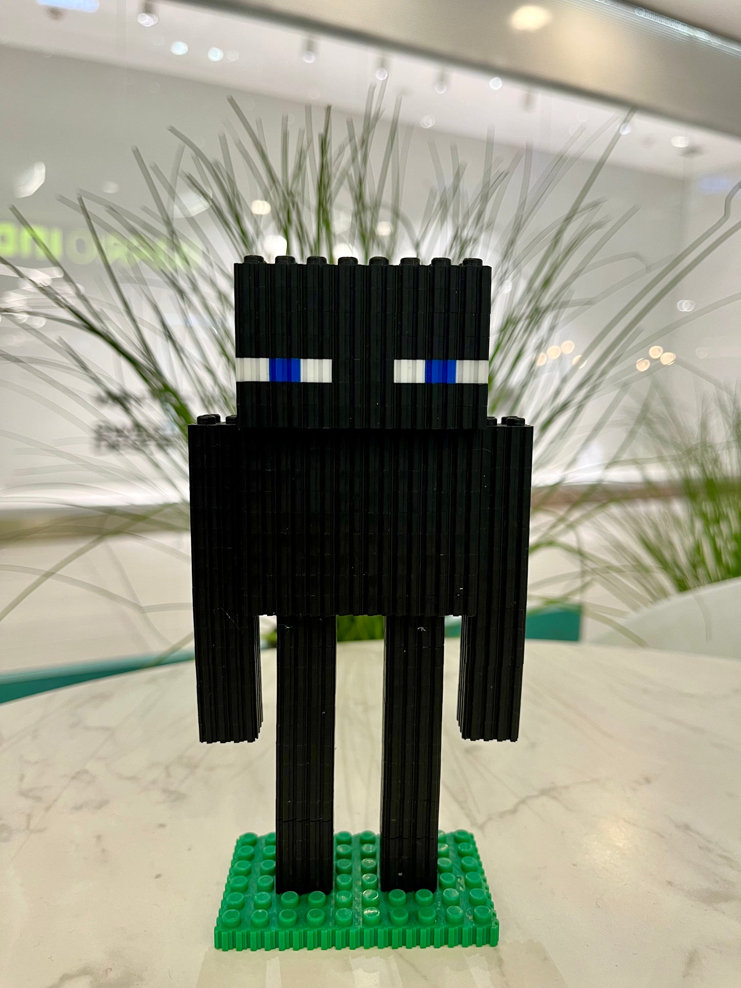 Figura pixel armable de Enderman de Minecraft