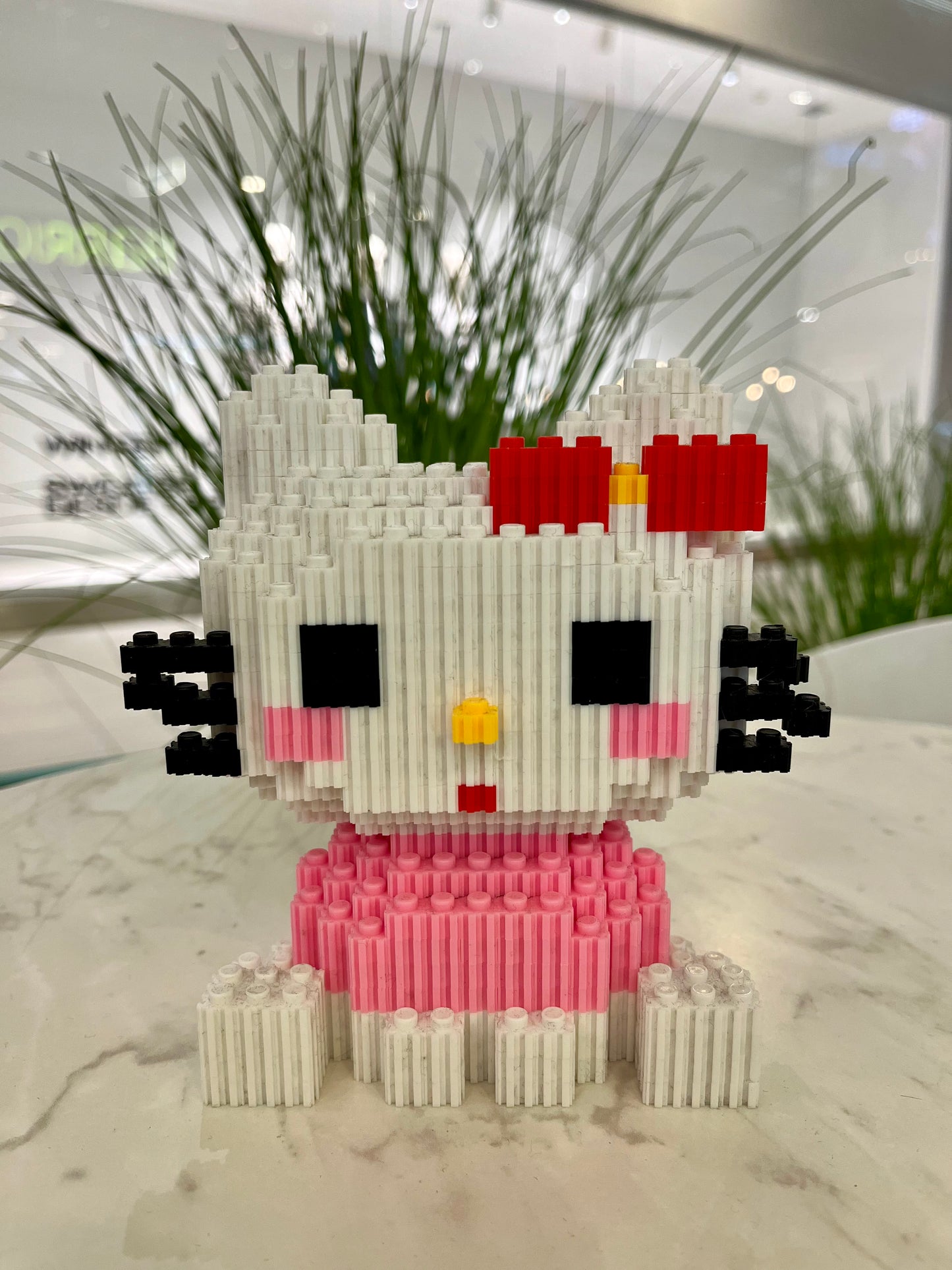 Figura pixel armable de Hello Kitty de Sanrio