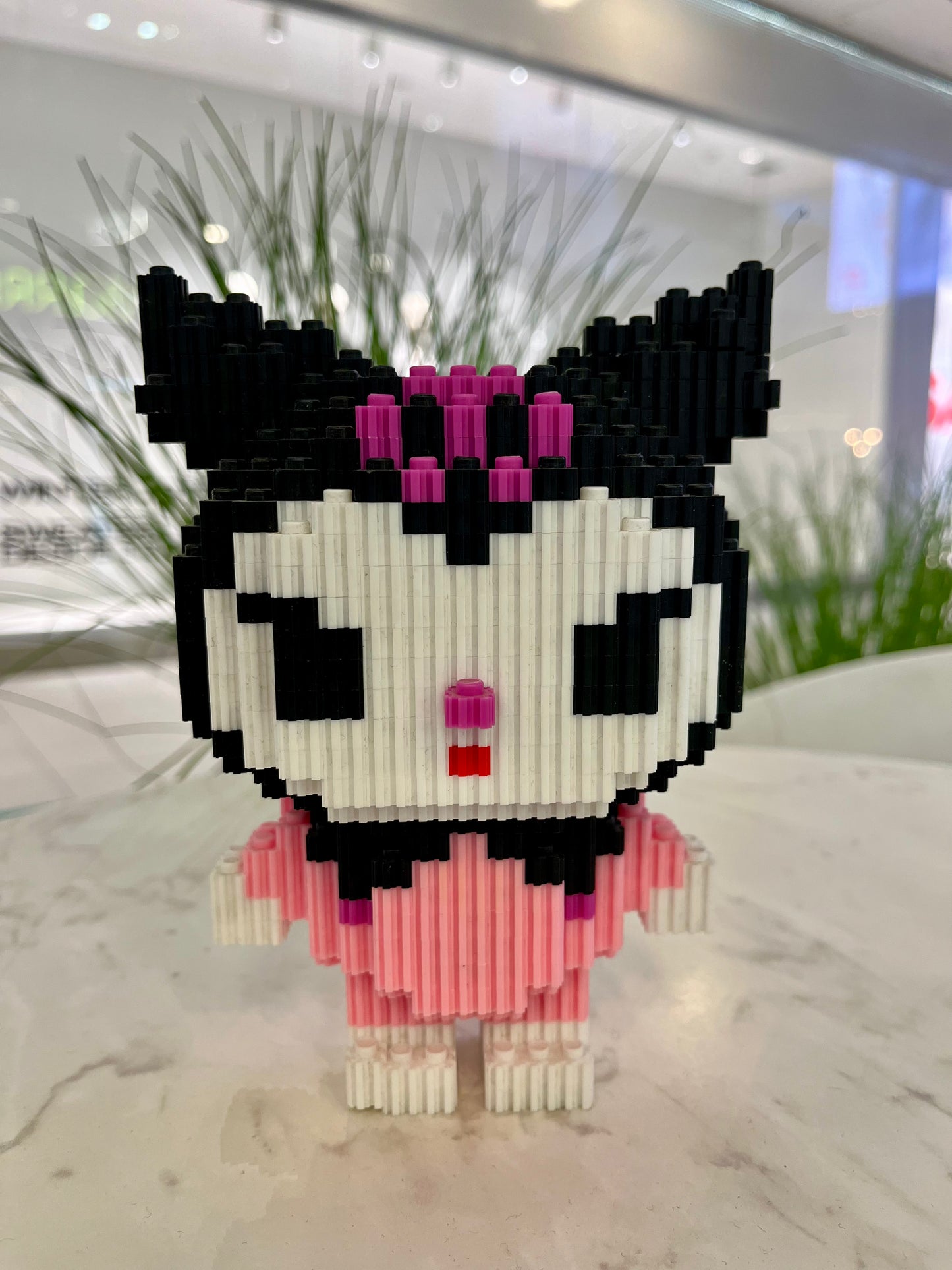 Figura pixel armable de Kuromi de Sanrio