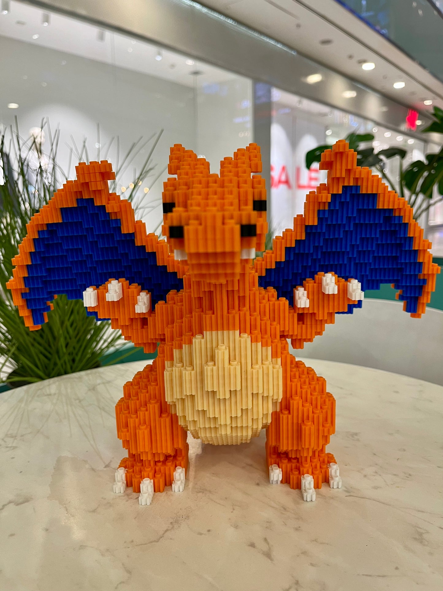Figura pixel armable de Charizard gigante de Pokémon