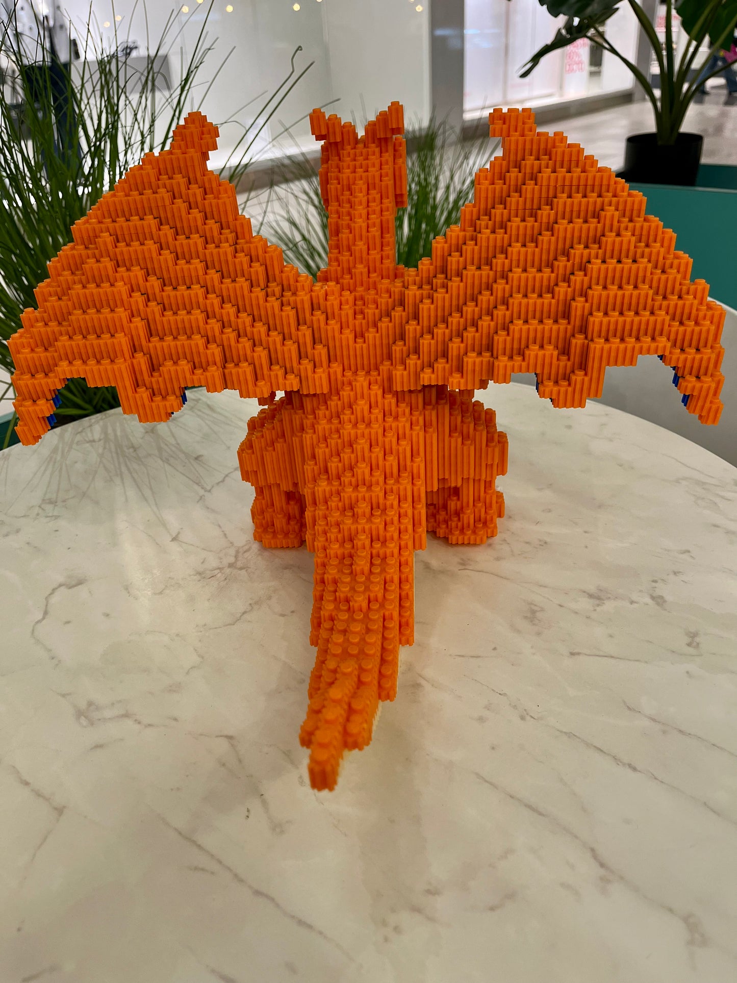 Figura pixel armable de Charizard gigante de Pokémon