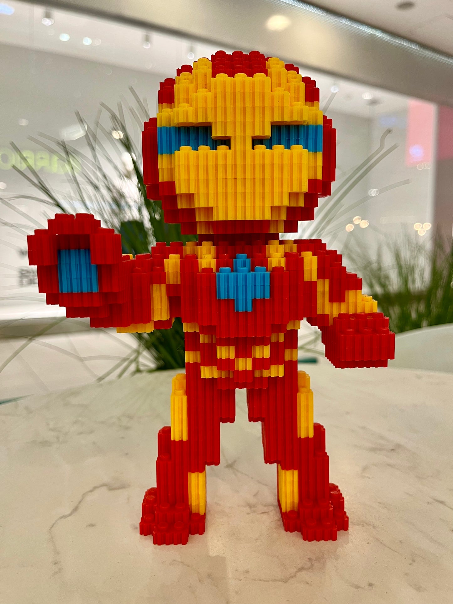 Figura pixel armable de Iron Man de Marvel