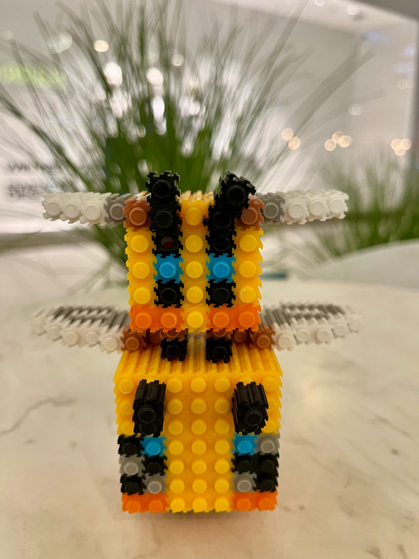 Figura pixel armable de Mary la abeja de Minecraft