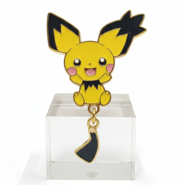 Pines de Pokémon con colgante