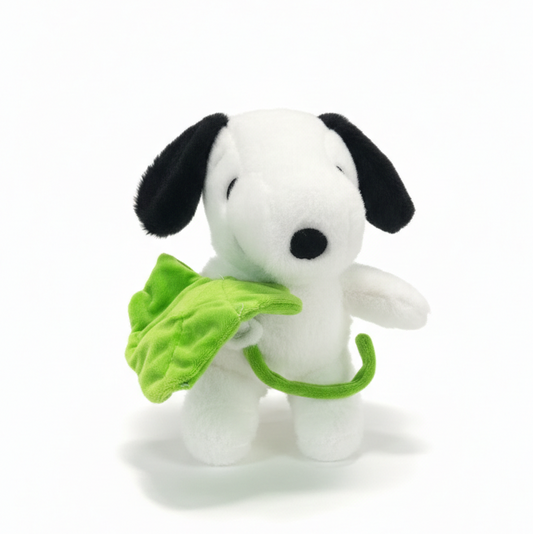 Peluche de Snoopy de Peanuts con una hojita