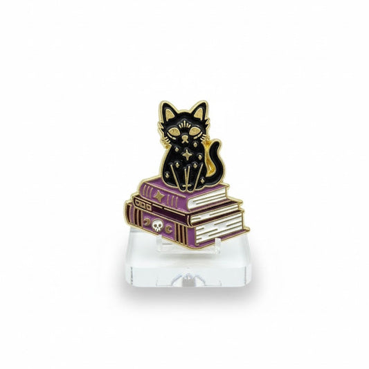 Pin Gato Mágico con Libros de Hechicería